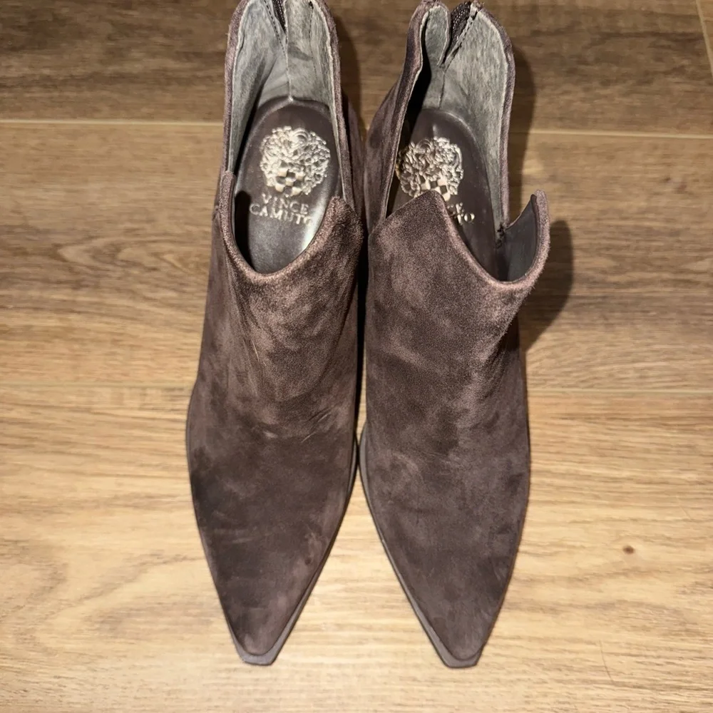 New without Box Vince Camuto Gigietta Chocolate Brown Suede Ankle Boots size 10